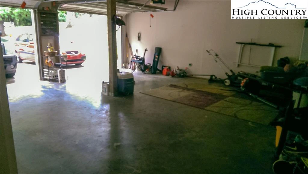 Image number 17 for the current listing