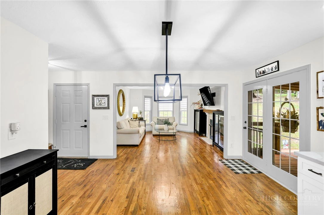 Image number 18 for the current listing