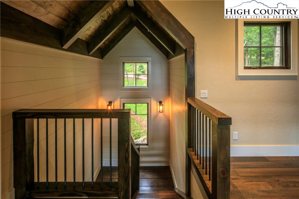 Image number 4 for the current listing