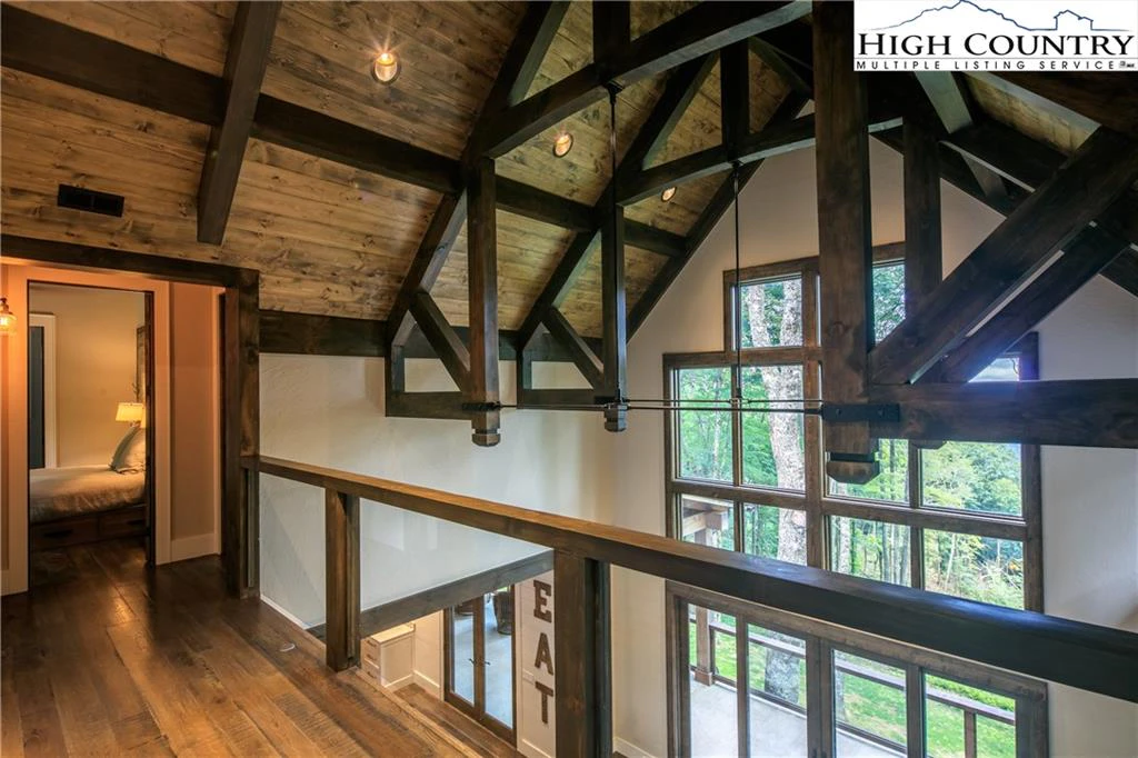 Image number 5 for the current listing
