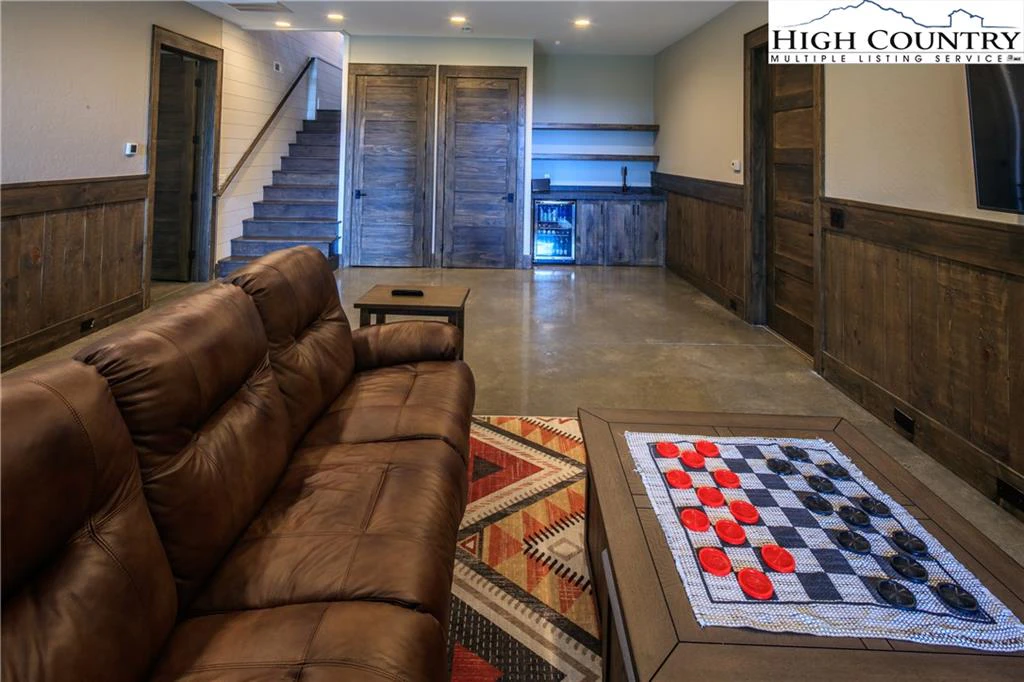 Image number 13 for the current listing