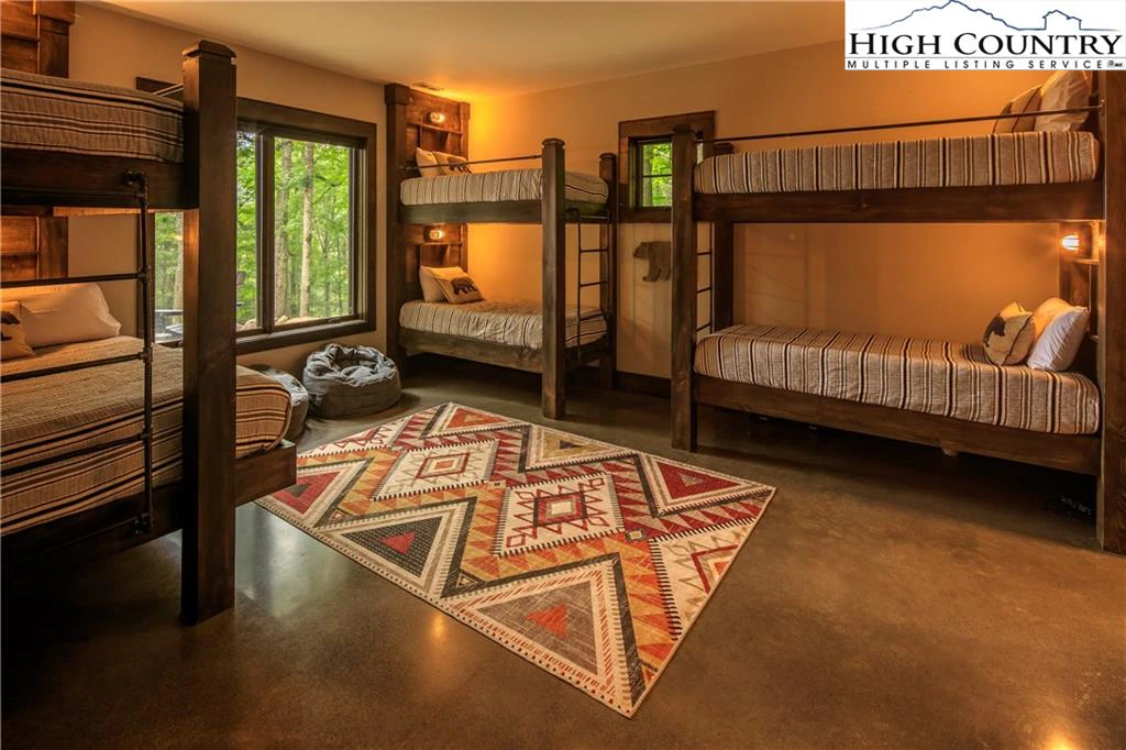 Image number 2 for the current listing