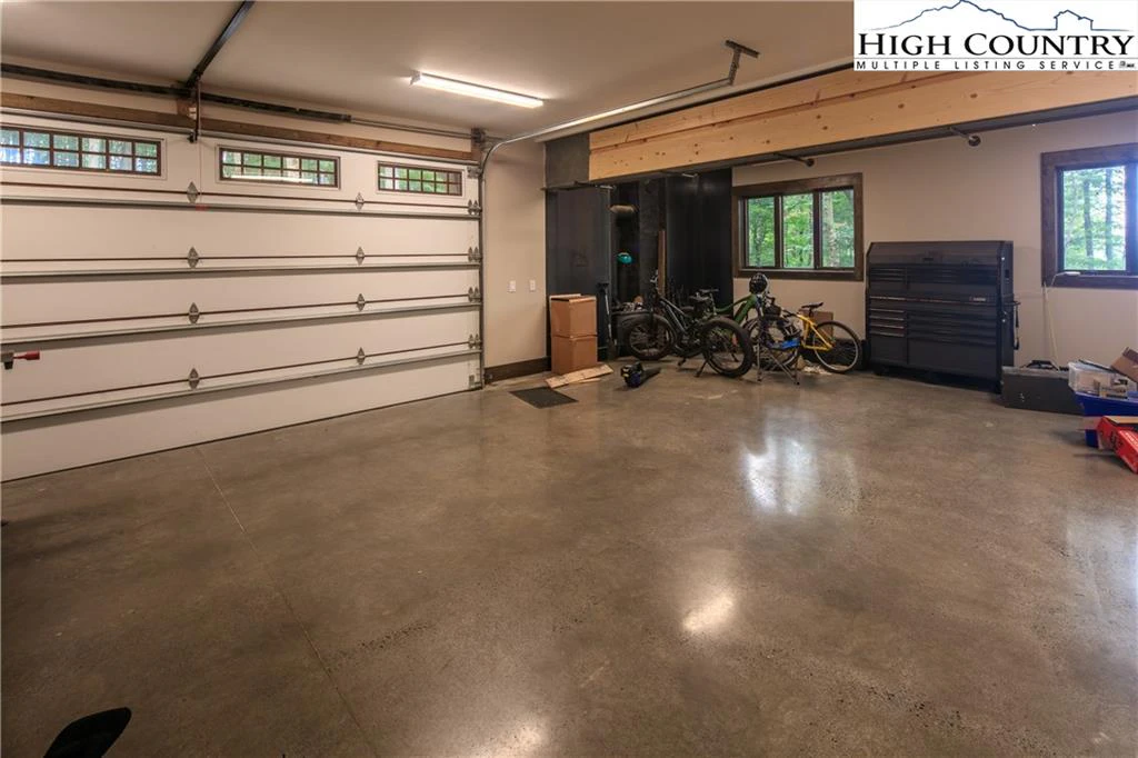 Image number 17 for the current listing