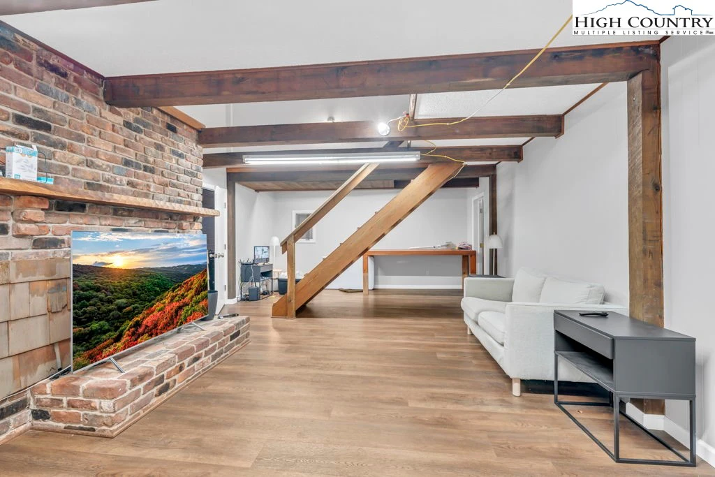 Image number 2 for the current listing