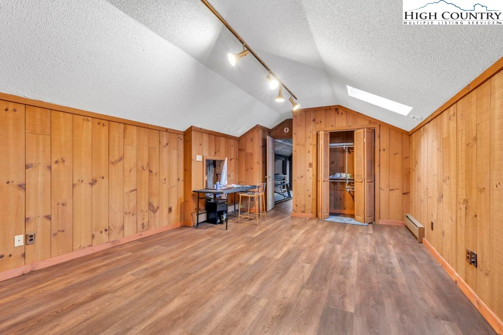 Image number 10 for the current listing
