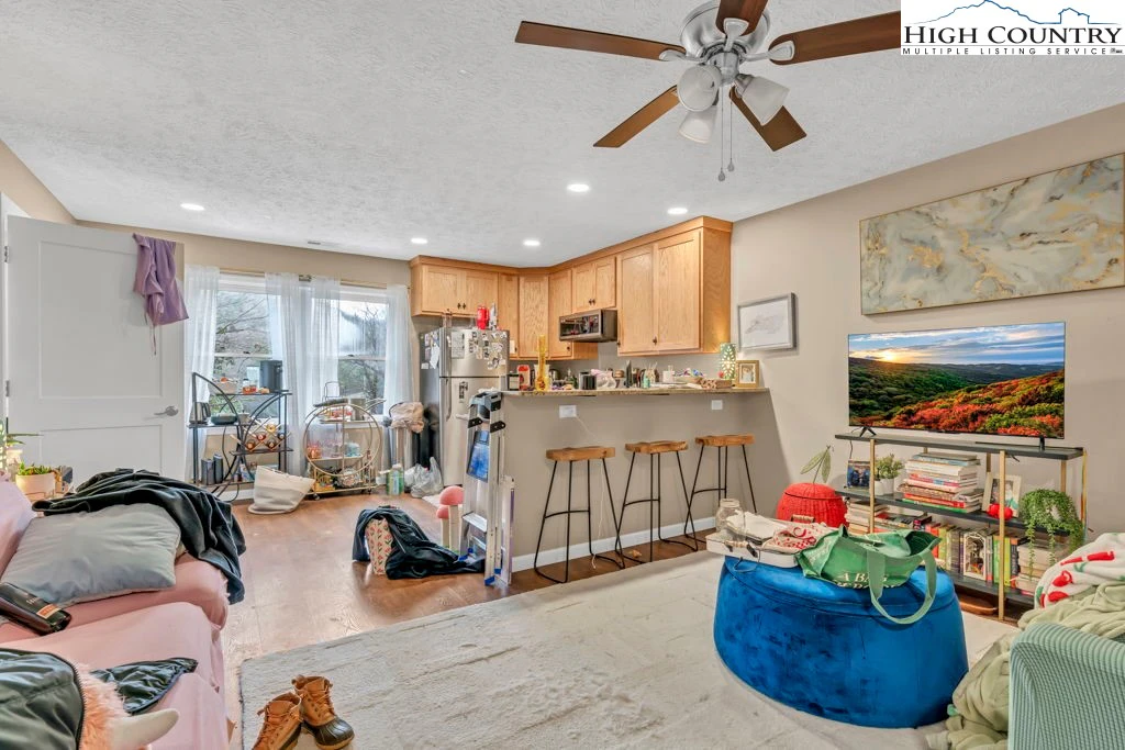 Image number 6 for the current listing