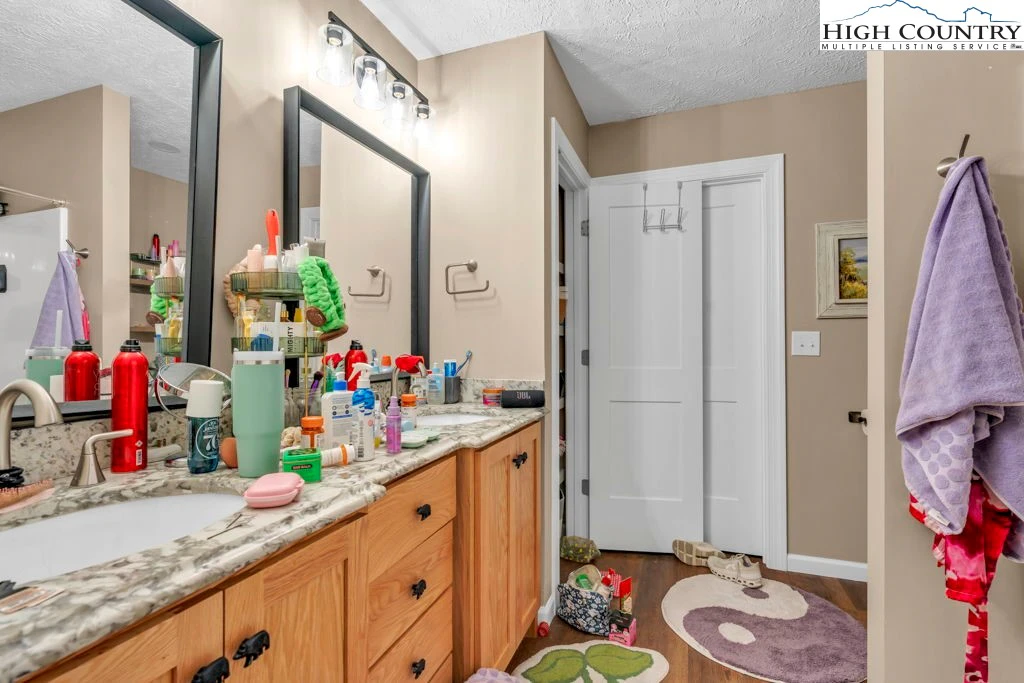 Image number 3 for the current listing