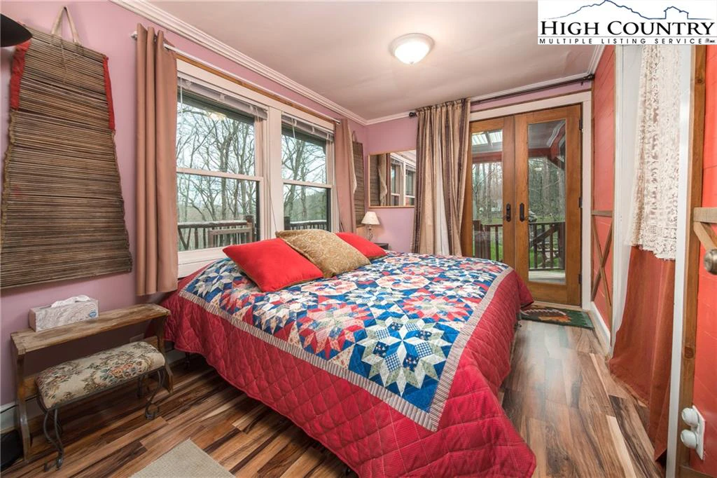 Image number 20 for the current listing