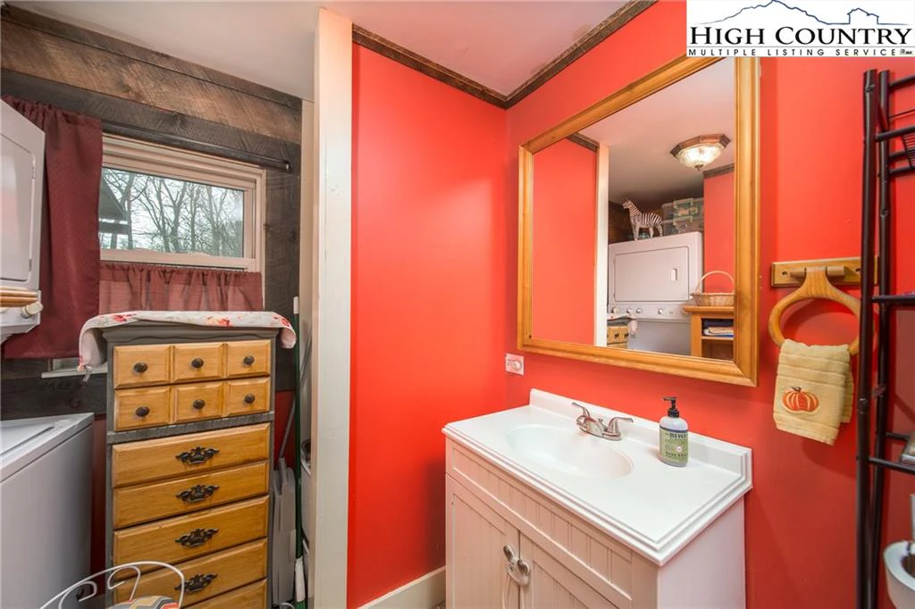 Image number 17 for the current listing