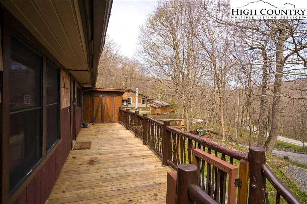 Image number 8 for the current listing