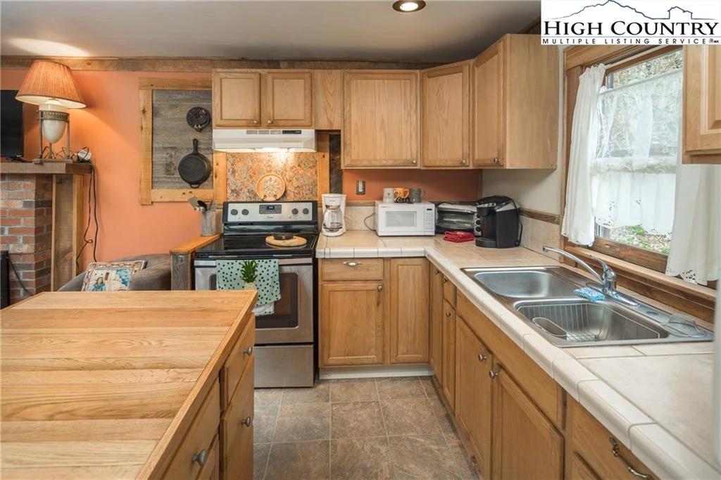 Image number 21 for the current listing