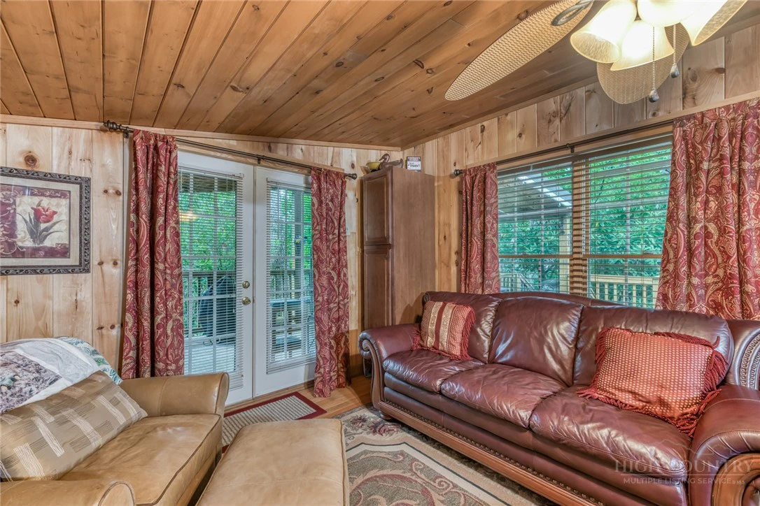 Image number 5 for the current listing