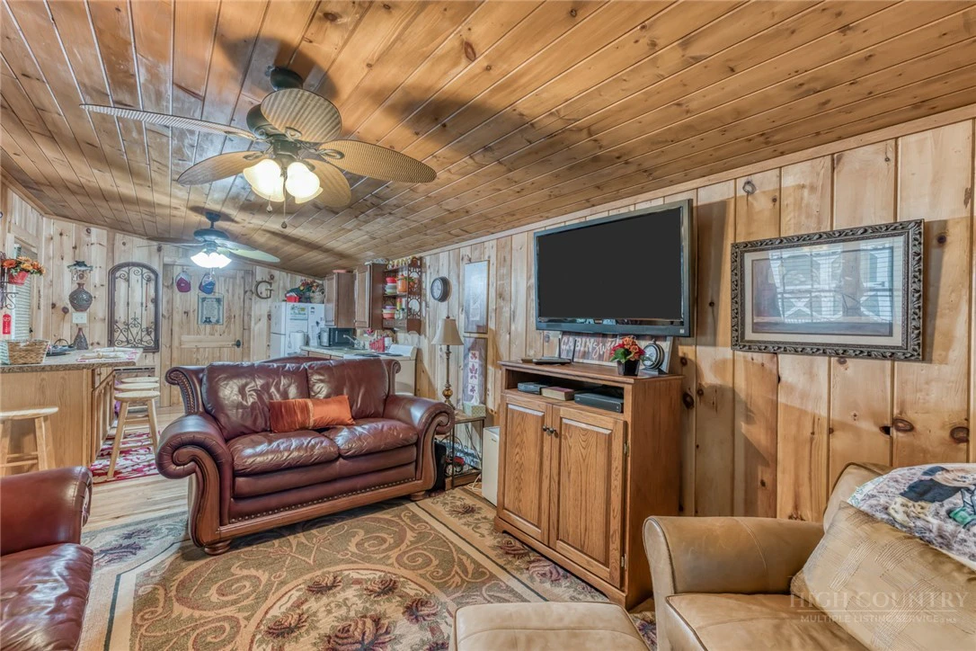 Image number 8 for the current listing