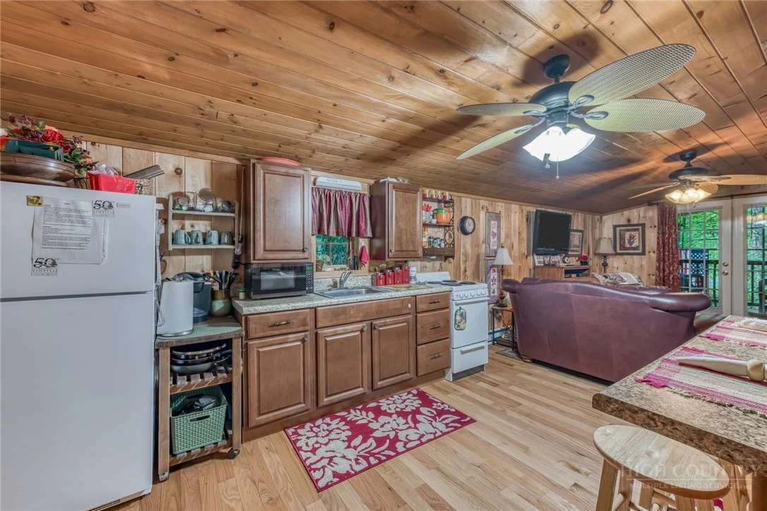Image number 9 for the current listing