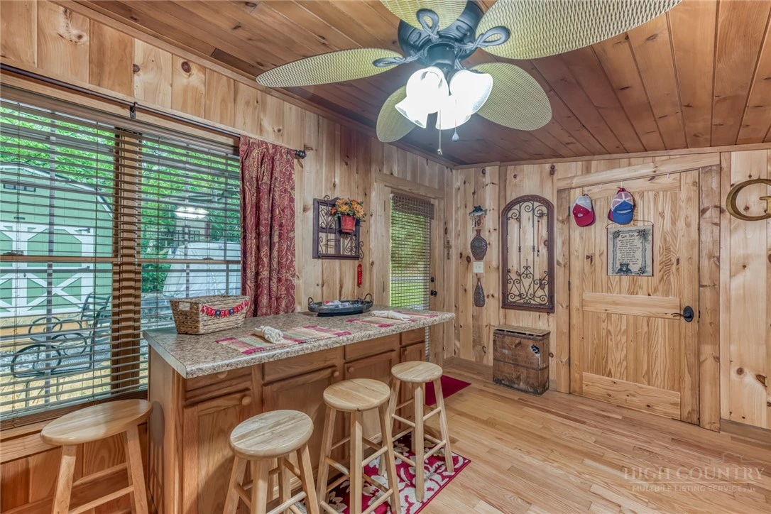 Image number 12 for the current listing