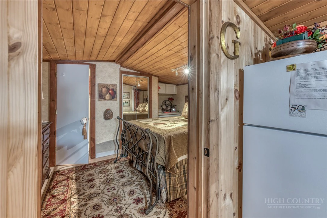 Image number 13 for the current listing