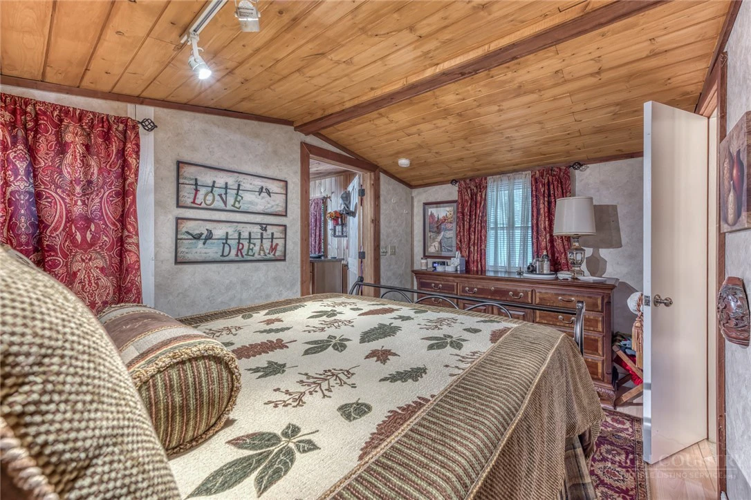 Image number 15 for the current listing