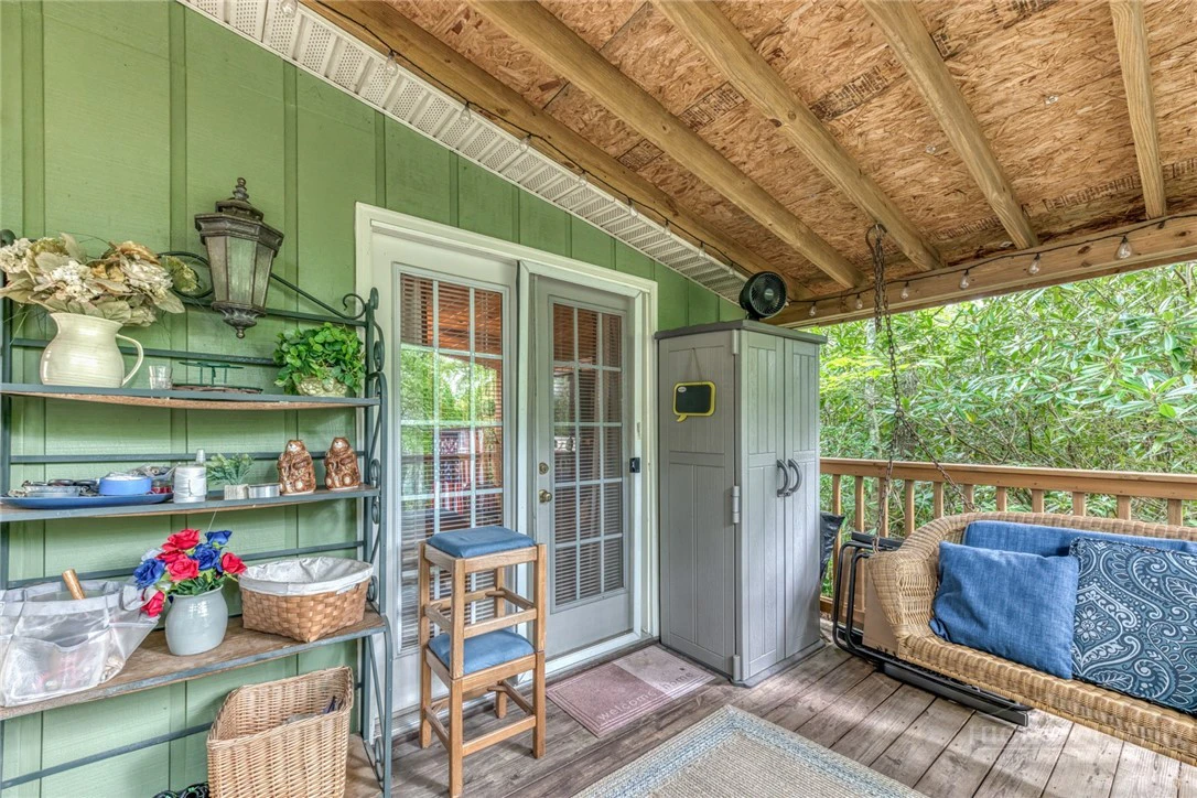 Image number 19 for the current listing