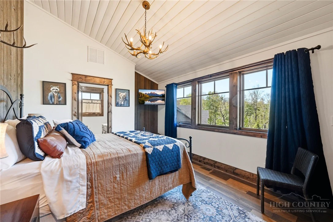 Image number 15 for the current listing