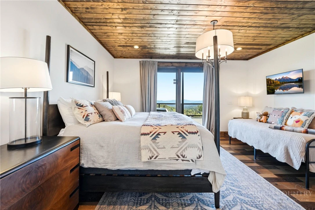 Image number 3 for the current listing