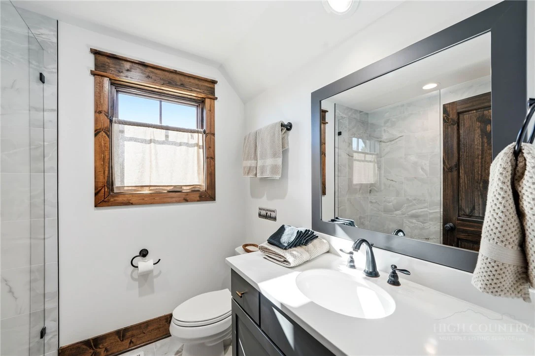 Image number 4 for the current listing
