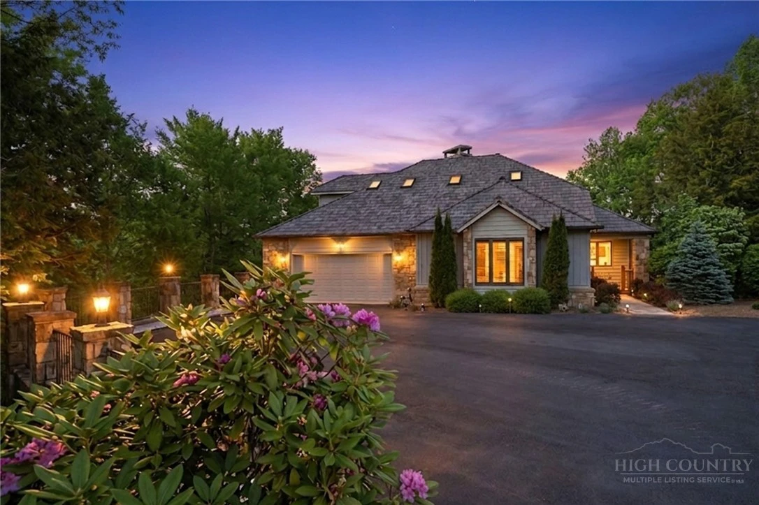 Image number 1 for the current listing