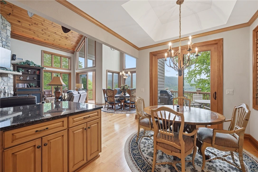 Image number 9 for the current listing