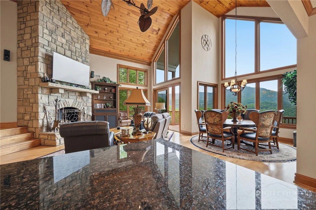 Image number 11 for the current listing