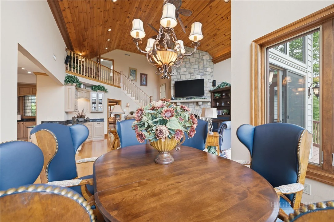 Image number 12 for the current listing