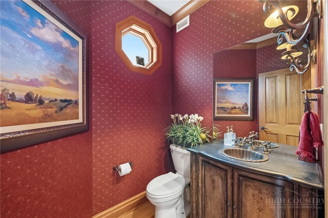 Image number 16 for the current listing