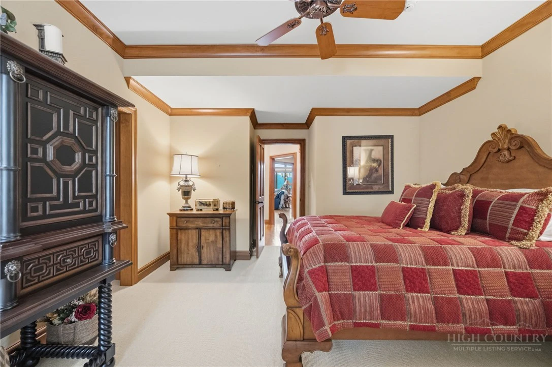 Image number 18 for the current listing
