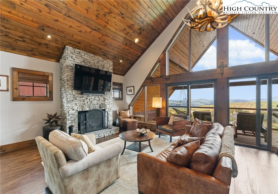 Image number 4 for the current listing