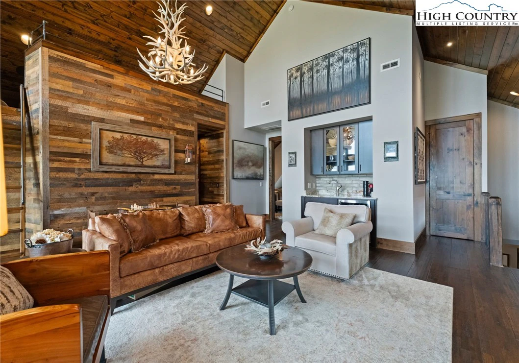 Image number 5 for the current listing