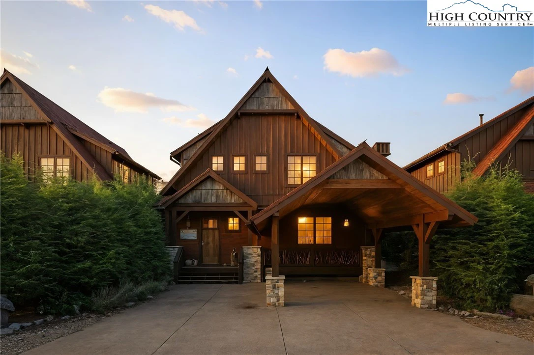Image number 1 for the current listing