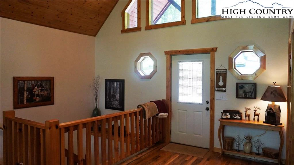 Image number 20 for the current listing