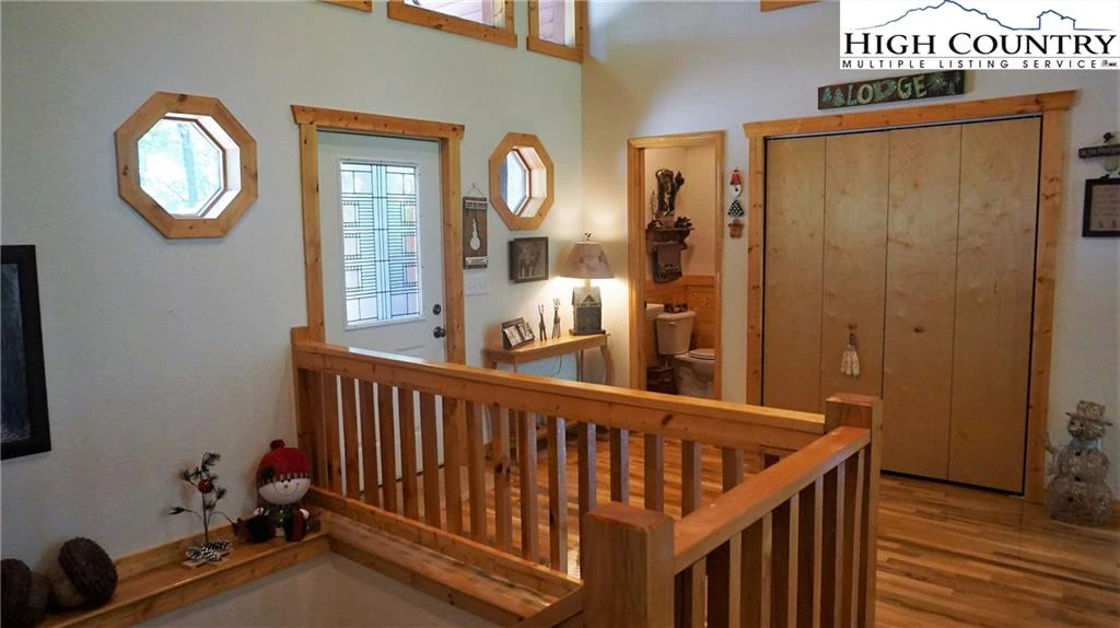 Image number 18 for the current listing