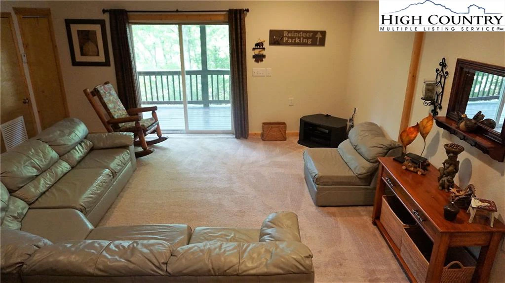 Image number 15 for the current listing