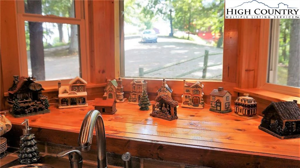 Image number 22 for the current listing
