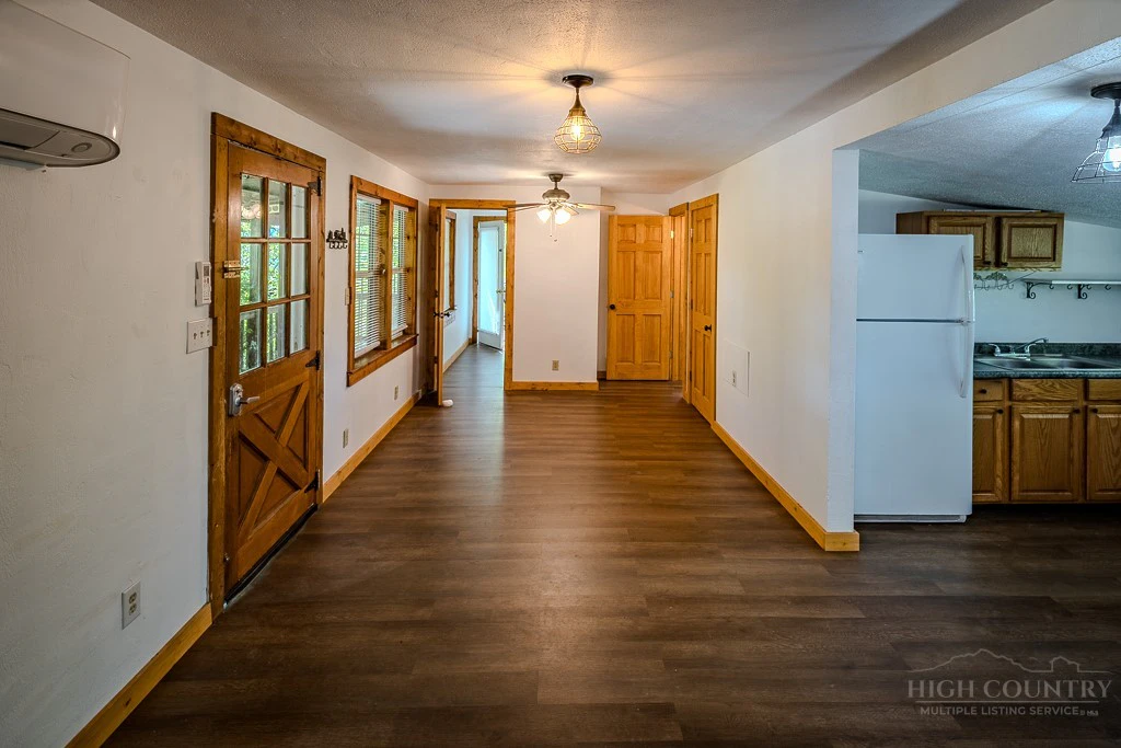 Image number 11 for the current listing