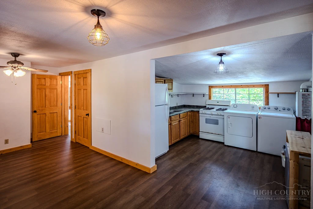 Image number 10 for the current listing