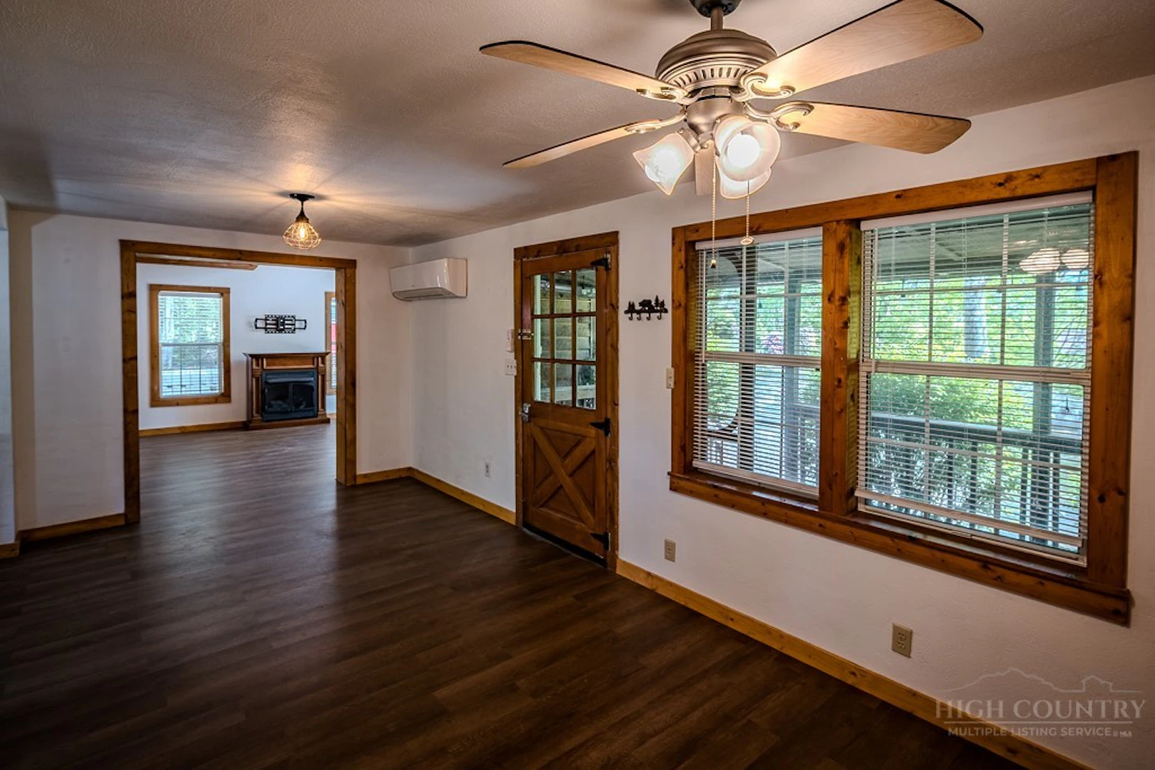 Image number 9 for the current listing