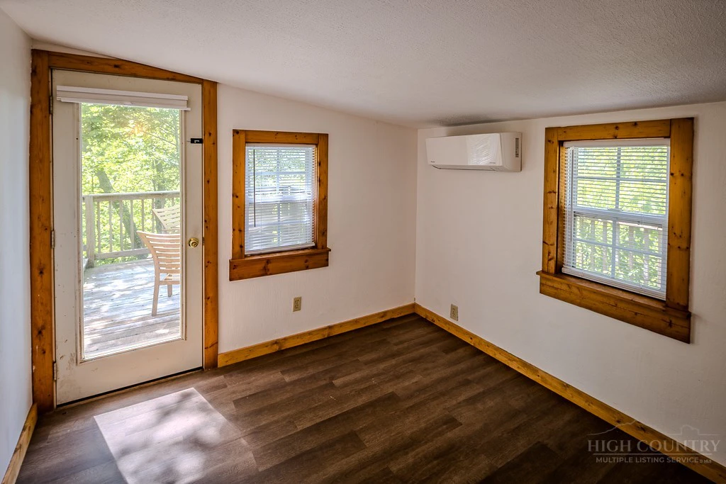 Image number 12 for the current listing