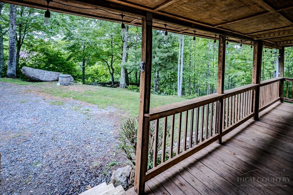 Image number 16 for the current listing