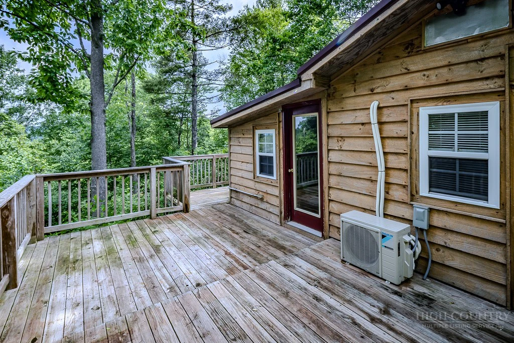 Image number 19 for the current listing