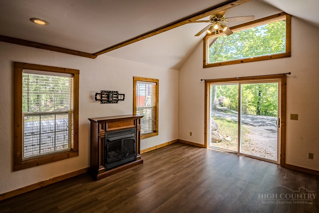 Image number 6 for the current listing