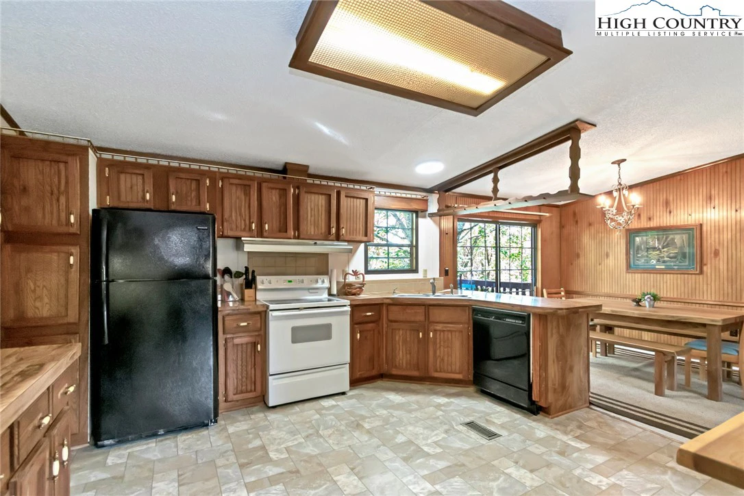 Image number 13 for the current listing