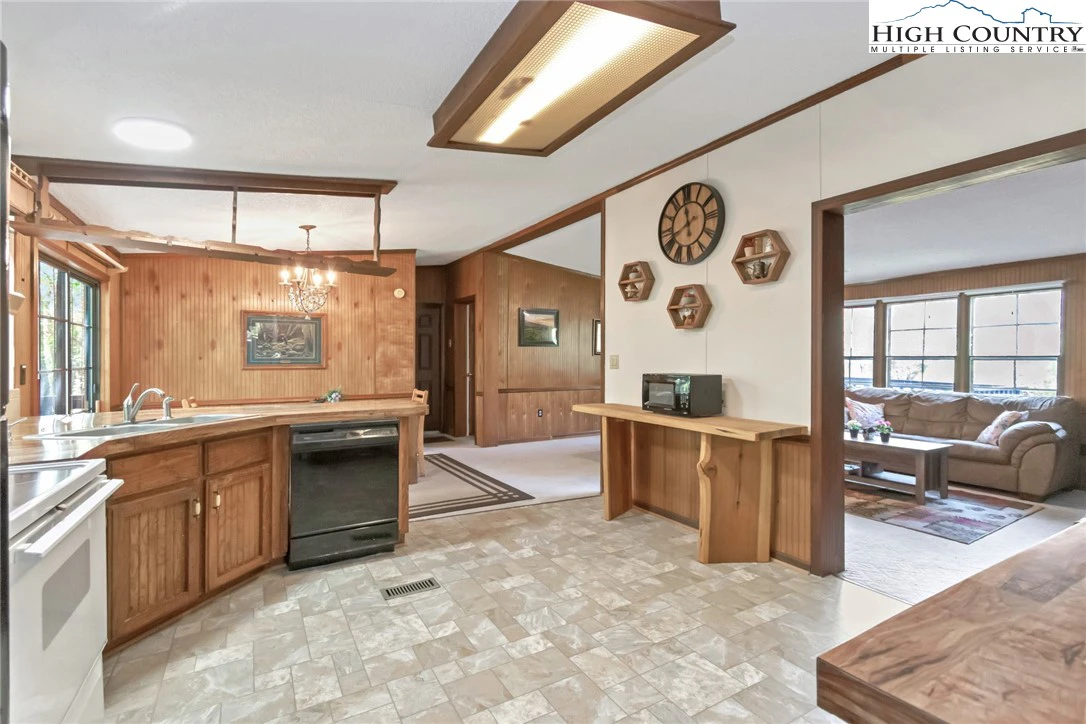 Image number 37 for the current listing