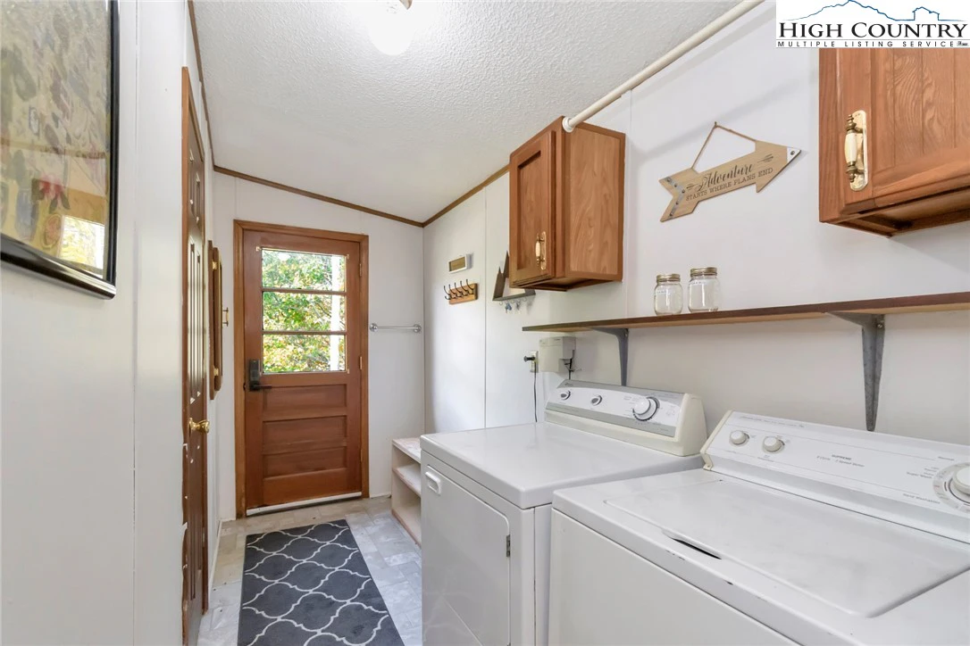 Image number 4 for the current listing
