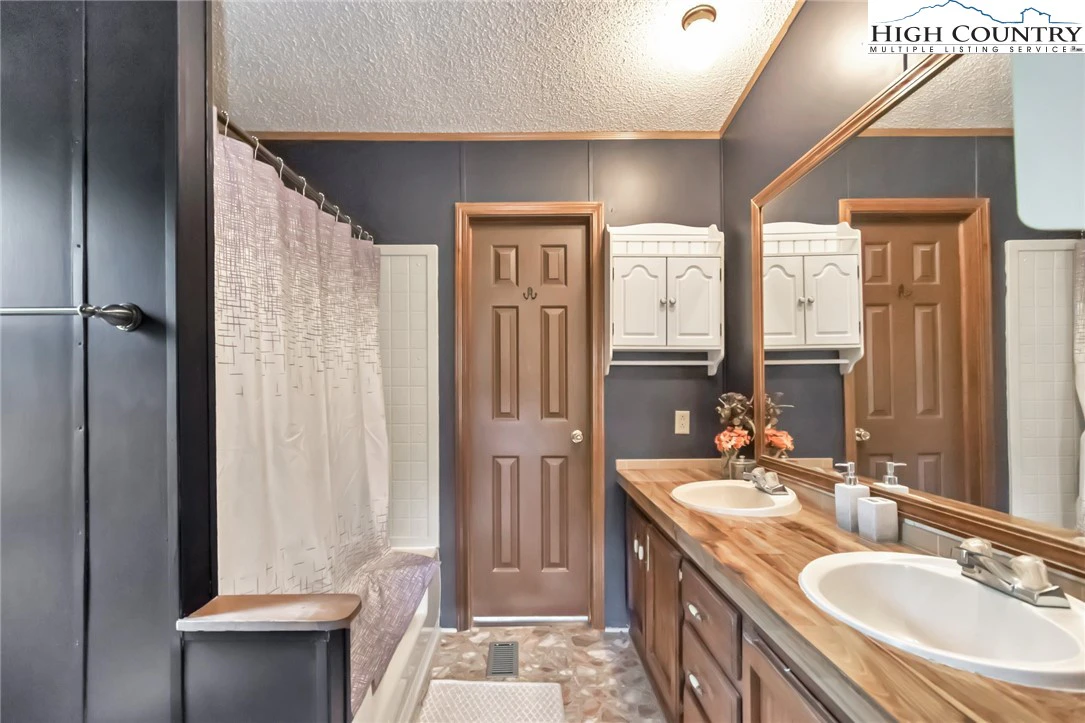 Image number 9 for the current listing