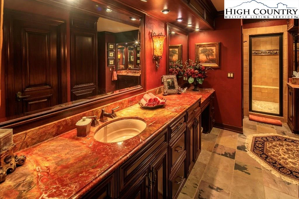 Image number 3 for the current listing